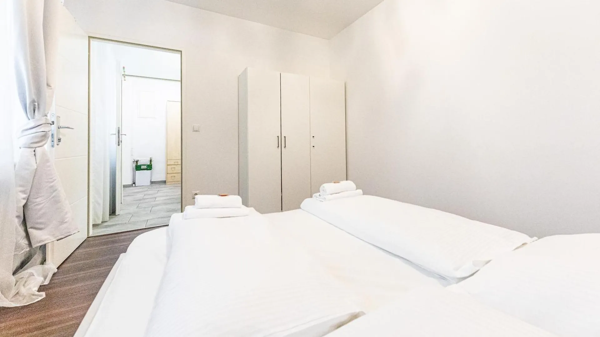 Central & Affordable By Jr City Apartments Vienna