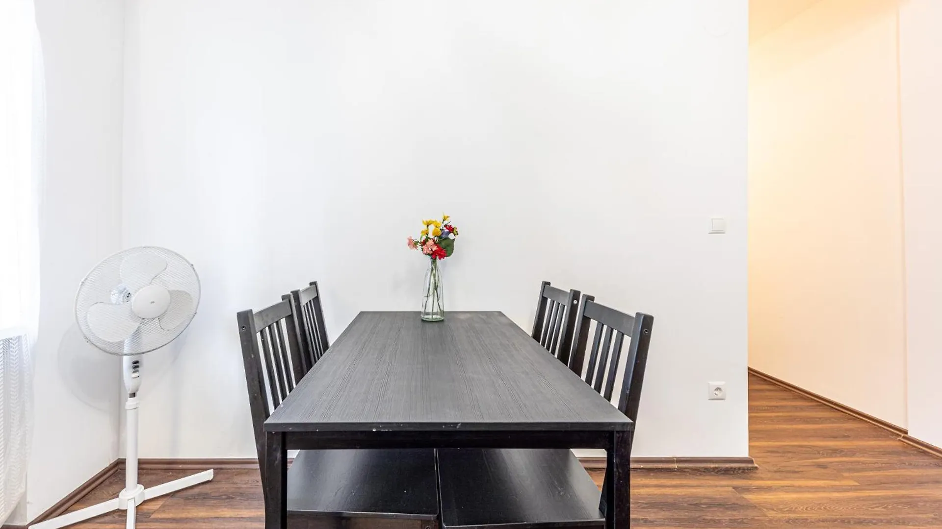 Central & Affordable By Jr City Apartments Vienna Homestay
