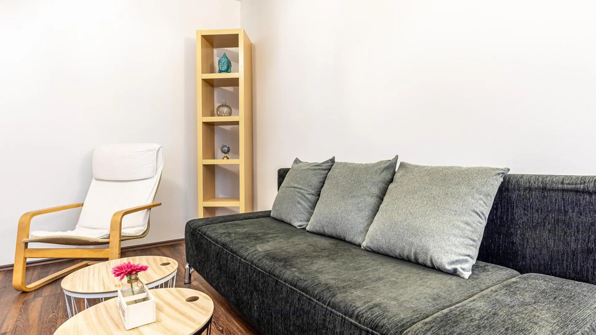 Central & Affordable By Jr City Apartments Vienna